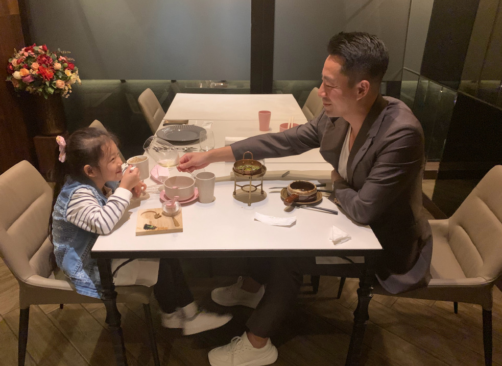 汪小菲|思家焦虑症？汪小菲自曝离家两月瘦5公斤，想女儿想到心悸冒汗