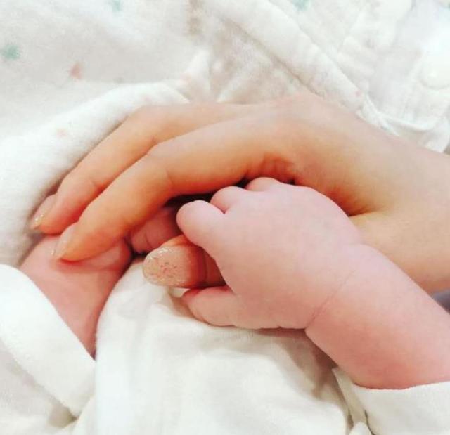 36岁混血女神藤井莉娜未婚生子晒照宣布当妈曾与汪东城传绯闻