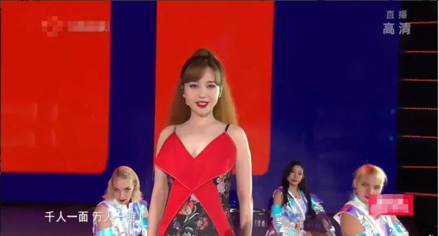 无价之姐|姐姐团再跳《无价之姐》，孟佳王霏霏姐妹合体，白冰金莎气场大开