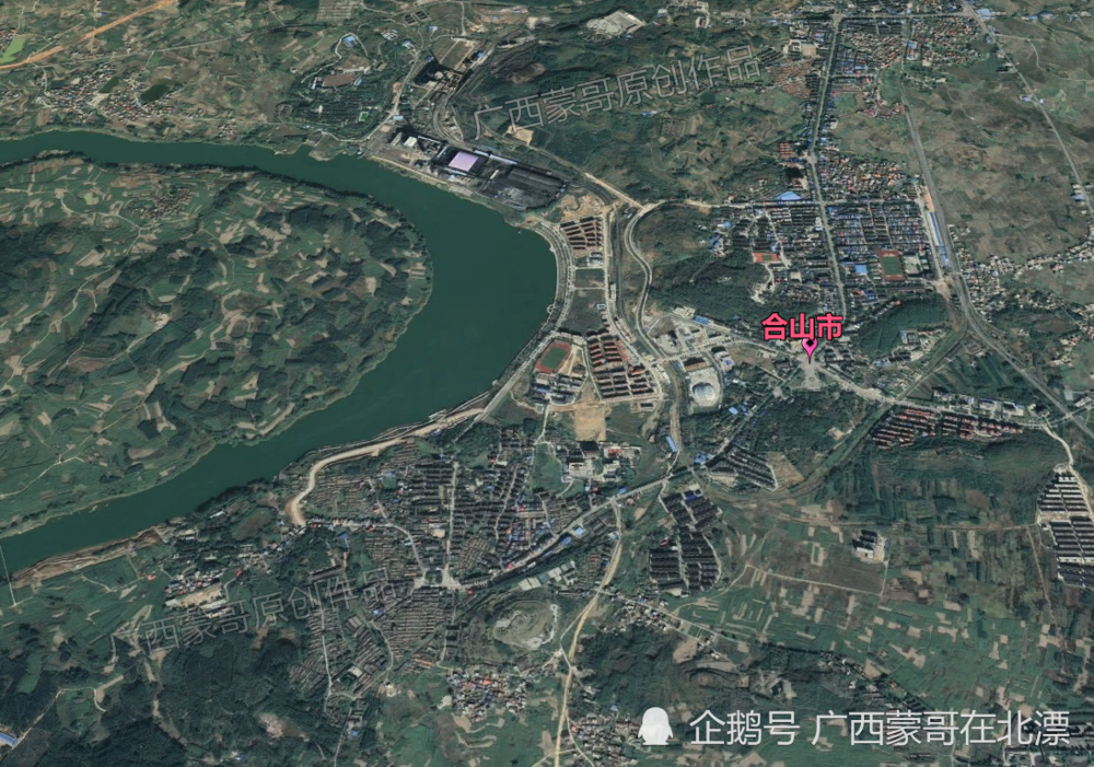 水路方面,合山的城区就建在红水河边上,如果河边建有楼盘,买房后可以