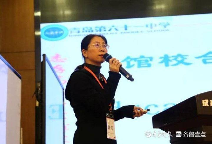 青岛61中张永梅用邮票说故事的历史老师