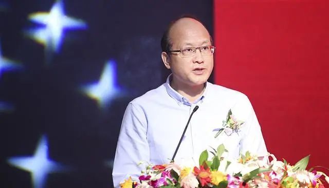 编辑 / 殷豪男文 / 刘金涛「工资帽」制度的背后,远不只是限制工资