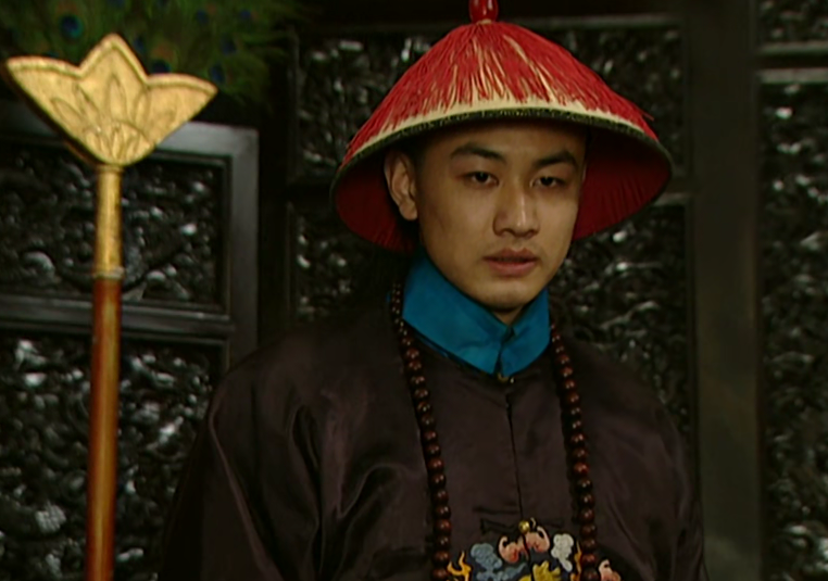 弘昼被乾隆敲打,只能"装疯卖傻",后代却出了一位响当当的牛人