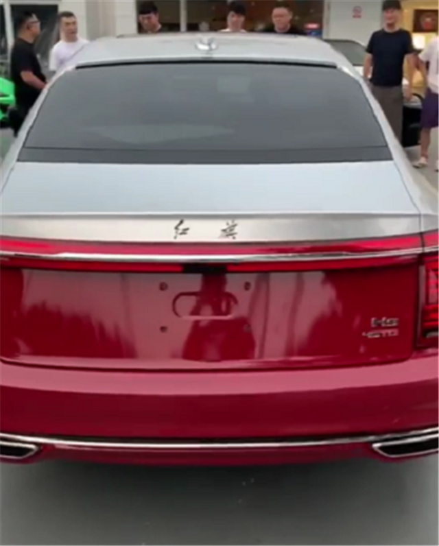 "中国红双拼"的红旗h9,北京首台,贴膜花上千,回头率达5颗星