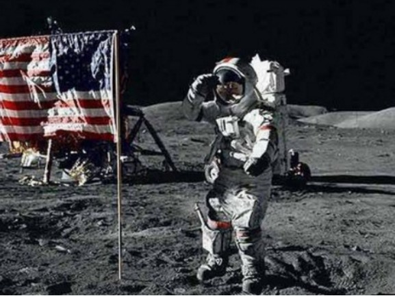 月球|这个东西不属于月球，被阿波罗飞船发现，并带回了地球