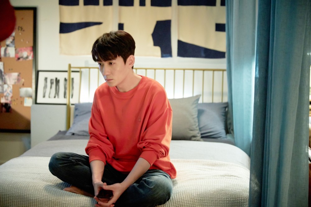 亲爱的自己|《亲爱的自己》开播2天，朱一龙涨粉8w登顶2榜，艺人指数厉害了