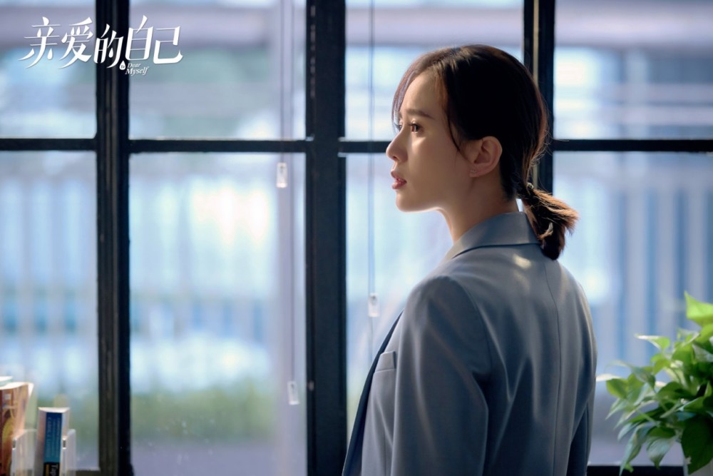 亲爱的自己|《亲爱的自己》开播2天，朱一龙涨粉8w登顶2榜，艺人指数厉害了