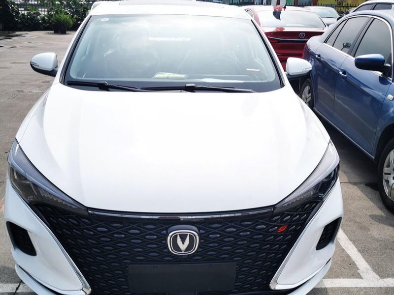 长安逸动plus到店实拍,配led前大灯 lcd大屏幕