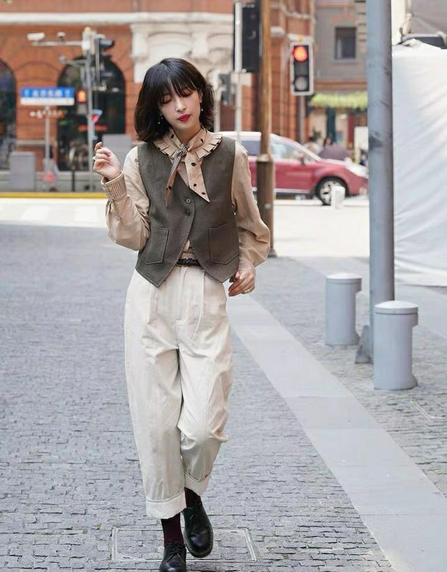 夏末初秋篇穿搭 时髦马甲来袭 你知道怎么搭配吗 腾讯新闻