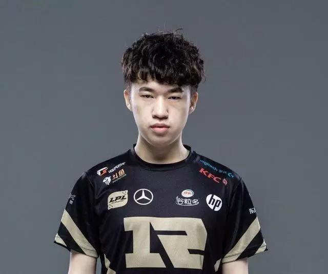 rng小虎回忆学生时期:跟漂亮女孩一起哭