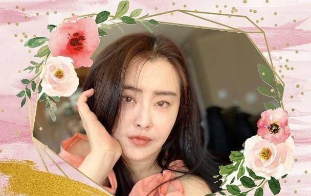 王祖贤|53岁王祖贤罕曝背影照，身旁男子背影似齐秦，多年来仍念念不忘