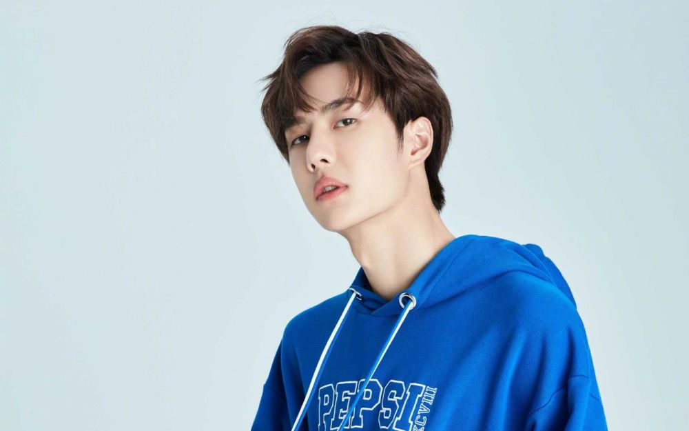 王一博|想内定？娱记曝王一博私下打点金鹰奖暴露，团队为挽尊还发稿控评