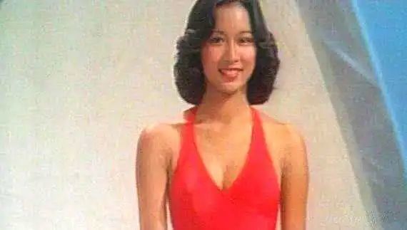 朱玲玲|朱玲玲的魅力有多大？与霍震霆离婚后，嫁给暗恋她27年的百亿富豪