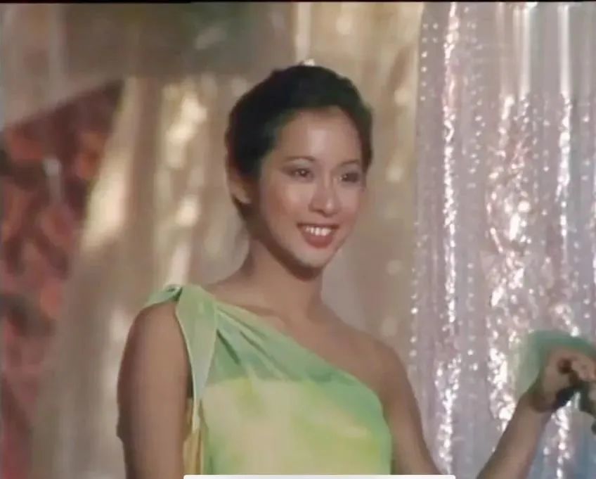 朱玲玲|朱玲玲的魅力有多大？与霍震霆离婚后，嫁给暗恋她27年的百亿富豪