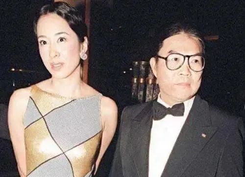 朱玲玲|朱玲玲的魅力有多大？与霍震霆离婚后，嫁给暗恋她27年的百亿富豪