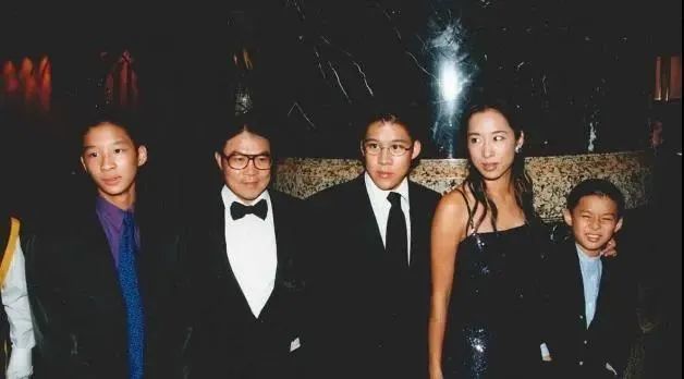 朱玲玲|朱玲玲的魅力有多大？与霍震霆离婚后，嫁给暗恋她27年的百亿富豪