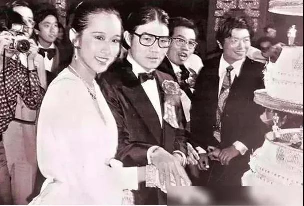 朱玲玲|朱玲玲的魅力有多大？与霍震霆离婚后，嫁给暗恋她27年的百亿富豪