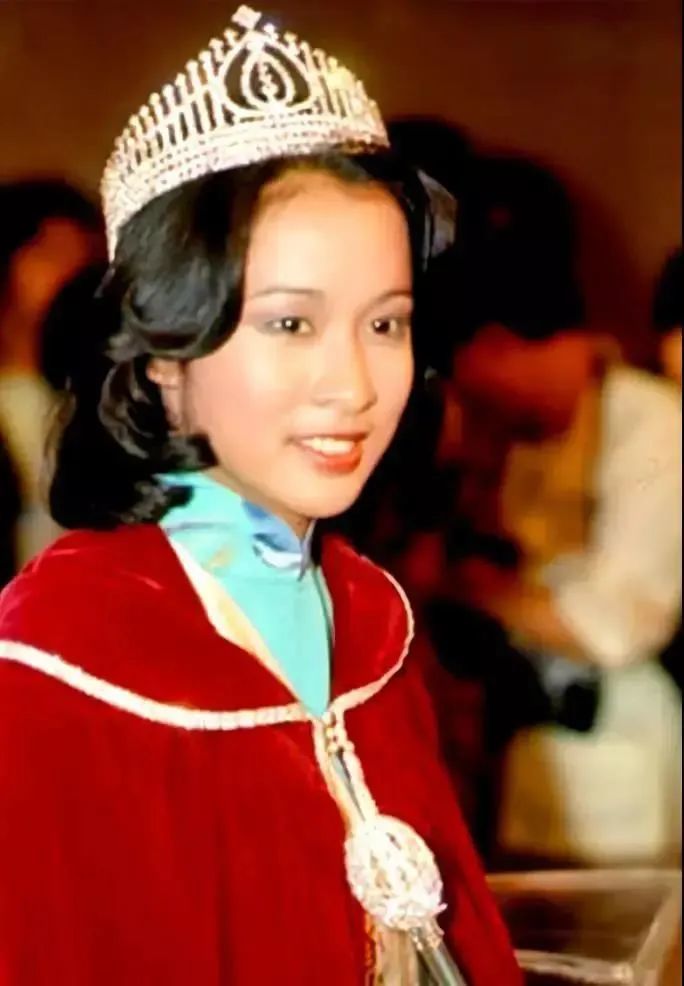 朱玲玲|朱玲玲的魅力有多大？与霍震霆离婚后，嫁给暗恋她27年的百亿富豪