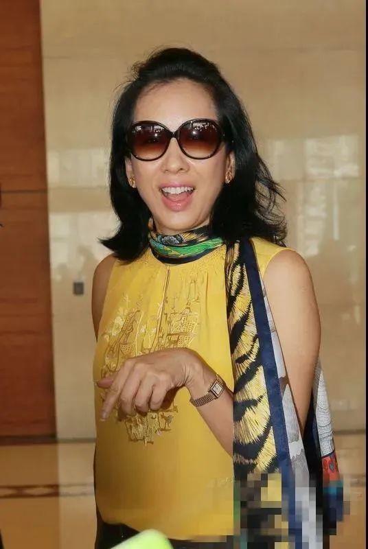 朱玲玲|朱玲玲的魅力有多大？与霍震霆离婚后，嫁给暗恋她27年的百亿富豪