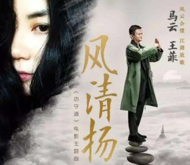 王菲|51岁王菲直播K歌，肌肤紧致白皙气场强，窦唯妹妹身后低调伴唱抢镜