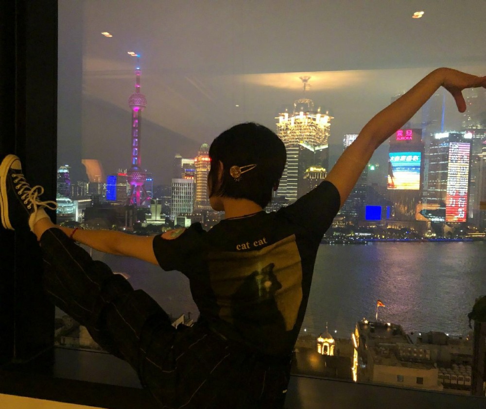 阚清子|阚清子凌晨发文：深夜收到经纪人微信，其实我也挺难的。网友纷纷上线安慰