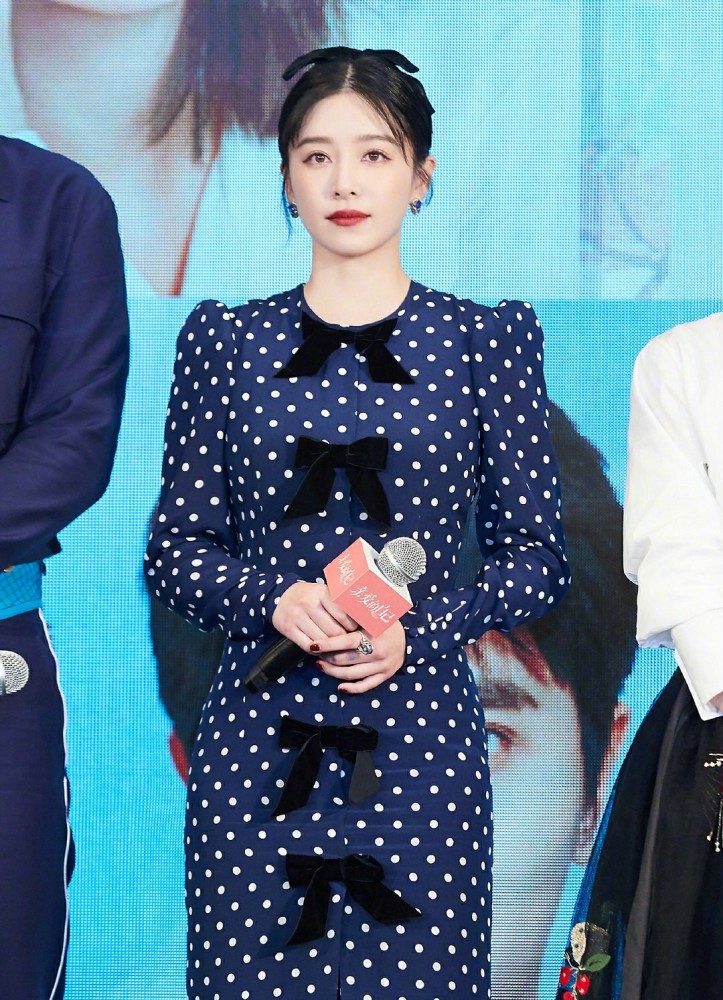 阚清子|阚清子凌晨发文：深夜收到经纪人微信，其实我也挺难的。网友纷纷上线安慰