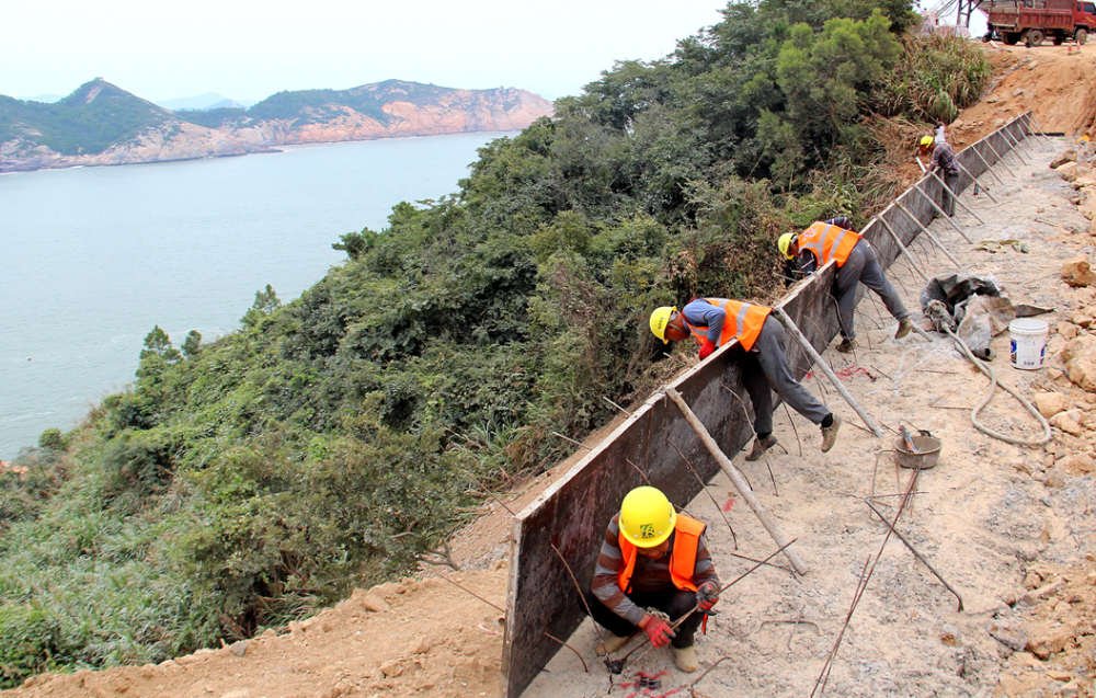 霞浦东冲半岛风景观光道积石，紧张施工中！