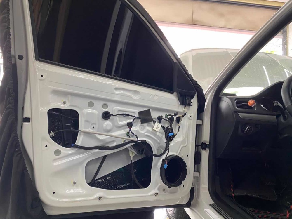 汕头星悦汽车音响大众朗逸升级四门隔音音响改装德国伊蔓加装燕飞利仕