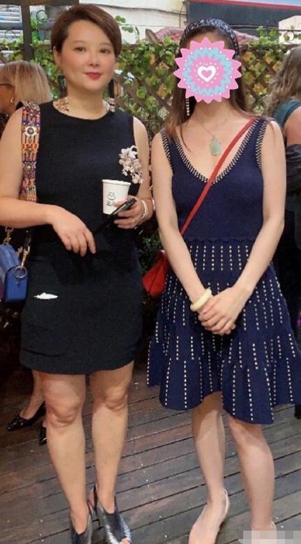 袁立|47岁袁立近照，身材臃肿气质佳，膝盖皮肤松垮严重暴露老态