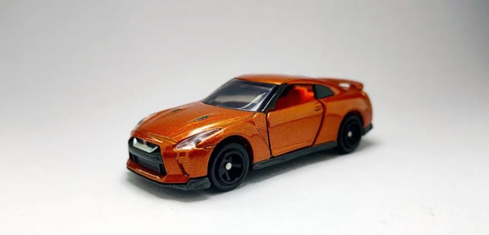 红白盒良心 多美卡日产gtr模型评测