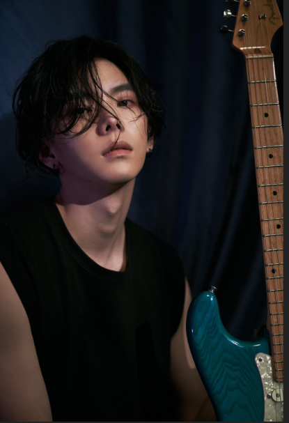 纯日动静型男杨宇腾为抒情单曲水蓝色情人mv帅气湿身竟溺水