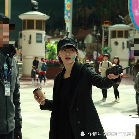 具惠善|具惠善预告以导演身份复出，全黑造型手拿对讲机帅呆了，完美逆袭