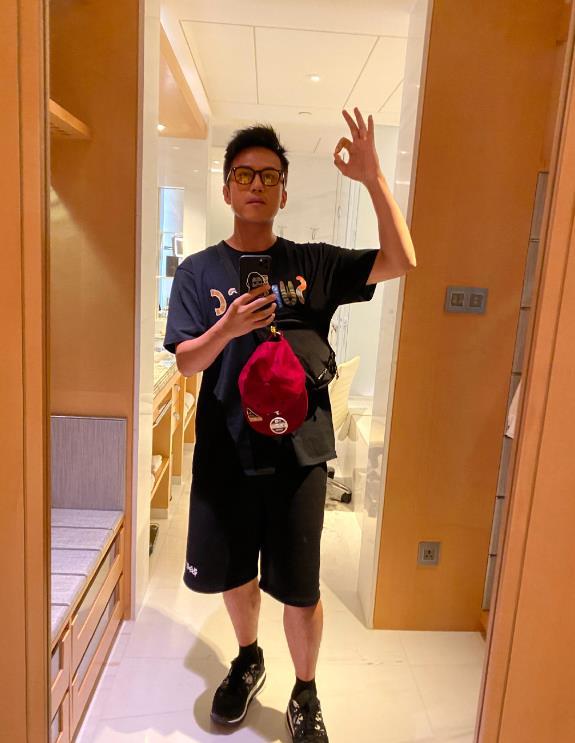 邓超|邓超晒新综艺路透照，鹿晗黄渤累到睡着，出海捕鱼陈赫表情精彩