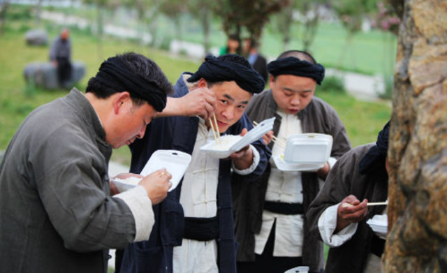 横店的现状戏服如垃圾一样摆放貌美如花的群演遍地都是