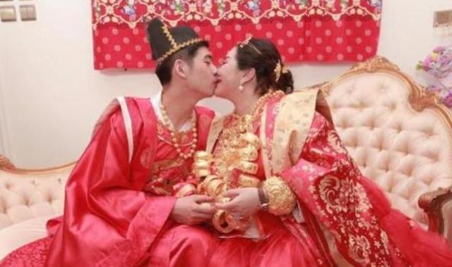 何超盈|何超盈晒瘦身成功照，狂甩掉半个自己，无意曝光赌王外孙女正脸照