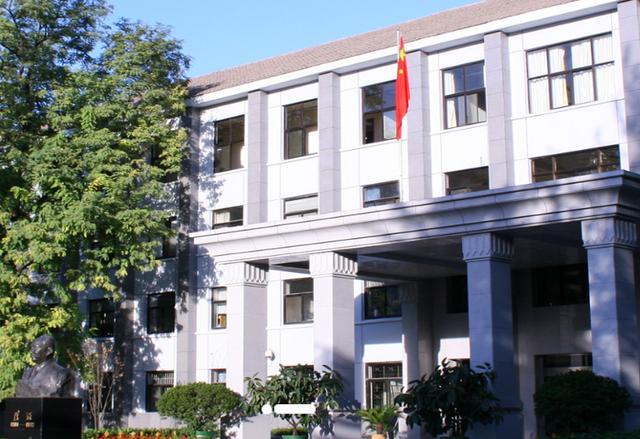 公务员|毕业都是公务员？考上北京的这2所学校，让你国考直接“躺赢”