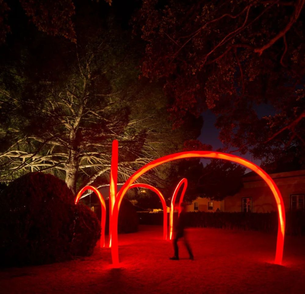 葡萄牙红色发光拱门