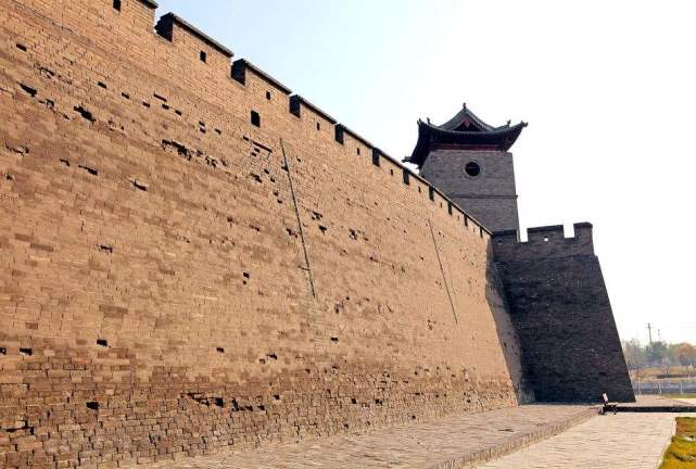 为何古代城墙外面的土地大多是平坦地形?斜坡或者悬崖岂不是更安全