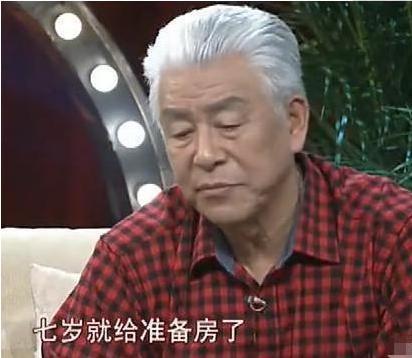 75歲不敢老,張洪傑帶癱瘓妻子到處拍戲,直言身後十多匹狼