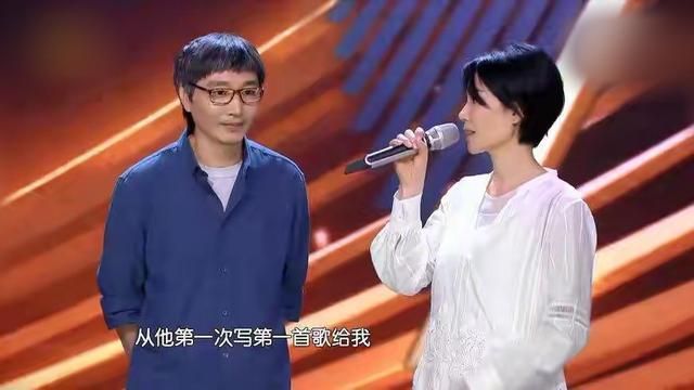 王菲|王菲直播邀窦唯妹妹作陪，婚姻结束二十年，与小姑子处成亲密无间