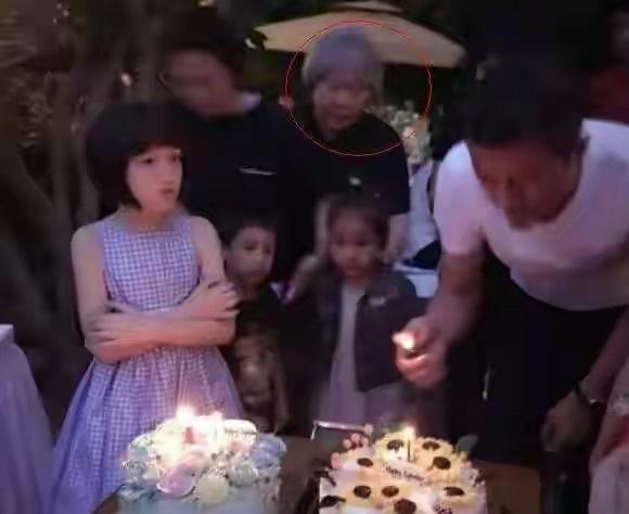 王菲|王菲直播邀窦唯妹妹作陪，婚姻结束二十年，与小姑子处成亲密无间