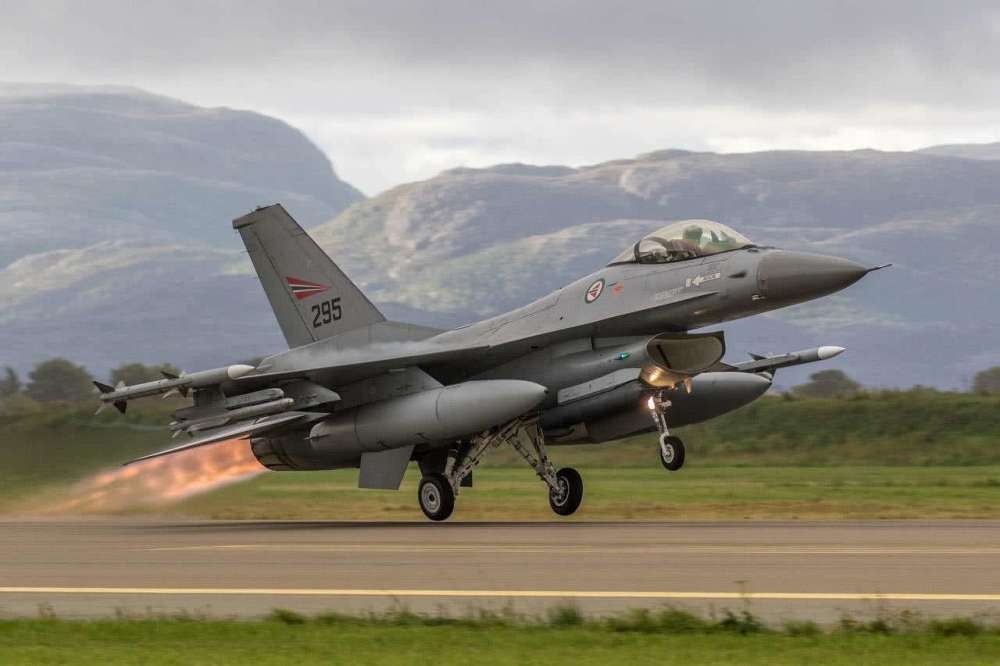 f16为何如此抢手?即便是二手战机也被哄抢,歼10战机却无人问津