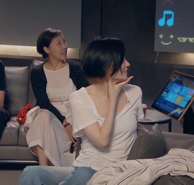 王菲|王菲首次直播唱歌，与马云破次元合唱，这状态哪像是51岁？