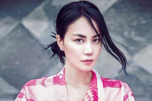 王菲|王菲首次直播唱歌，与马云破次元合唱，这状态哪像是51岁？