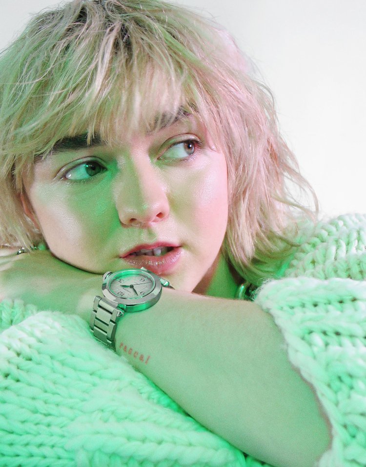 这几天曾在hbo《权力的游戏》中扮演"二丫"的23岁英国演员麦茜