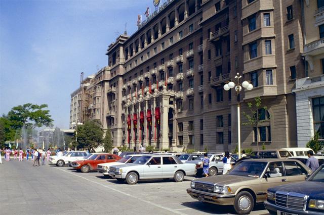 老照片|美国人拍摄1988年的北京老照片：图7现在都是富豪，图8现再看不到