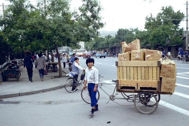 老照片|美国人拍摄1988年的北京老照片：图7现在都是富豪，图8现再看不到