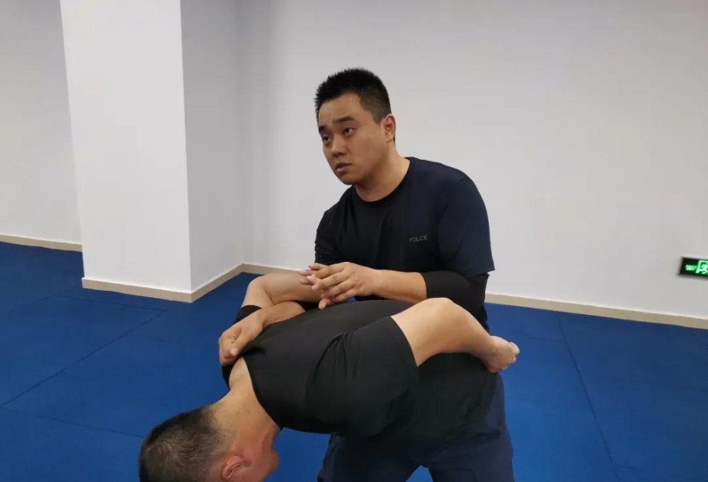 单位:松江河森林公安分局教官:许重阳很荣幸我是一名