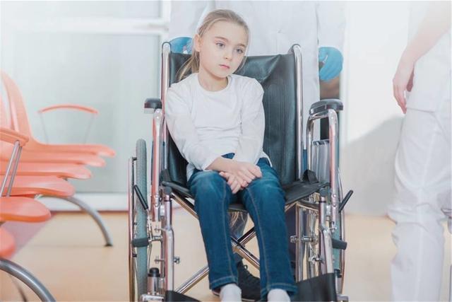 《沉默的孩子》:残障儿童真正需要的照顾,是恰到好处的尊重