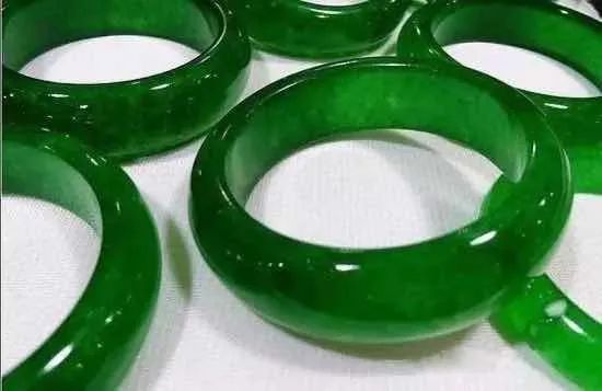 翡翠|几百块的珠宝玉石真真假假，千万不要买到最后两种！